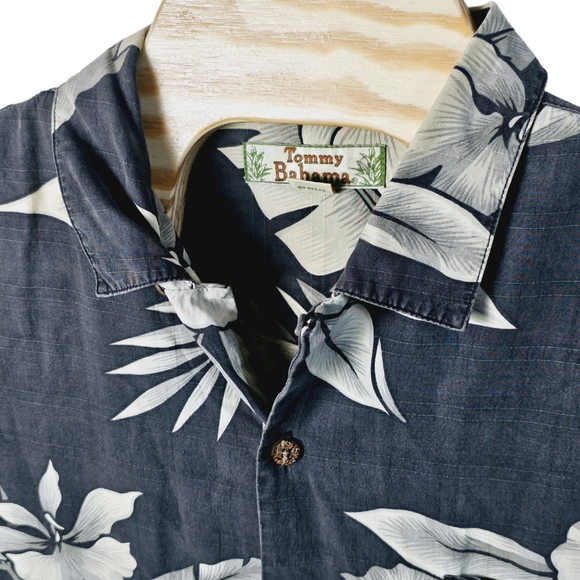 TOMMY BAHAMA 100% Silk Hibiscus Island Hawaiian Tropical Camp Shirt Size Large - Picture 3 of 10